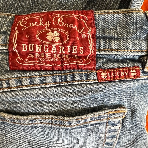 Lucky Brand jeans. Size 8 length is a regular 29. Flared - Picture 5 of 6